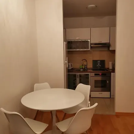Iris Apartment *